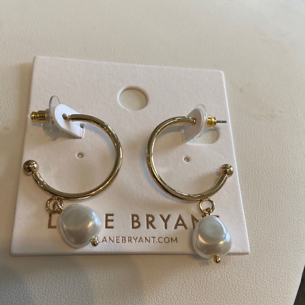 Lane Bryant Gold color loop with natural pearls pendant NWT